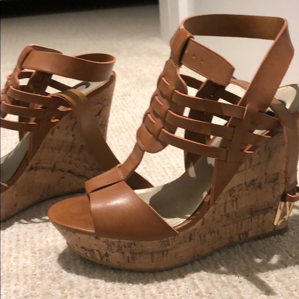 Brown Guess wedged with minimal wear